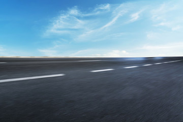公路路面和天空云彩景觀