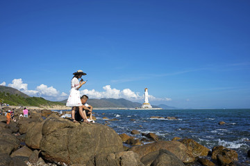 海邊的情侶