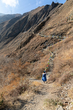 甘堡藏寨旅游