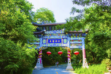 千山龍泉寺古剎牌樓門