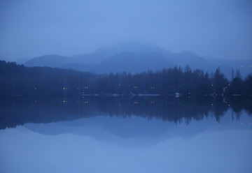 煙雨西湖