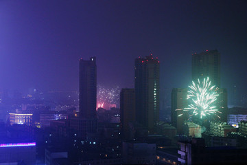 城市夜晚煙花