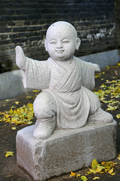 小和尚雕塑