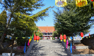 山頂寺廟建筑景觀