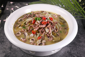 酸湯八爪魚(yú)