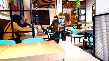 餐桌餐具擺放