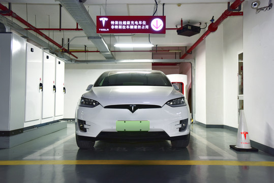 超級(jí)充電車位