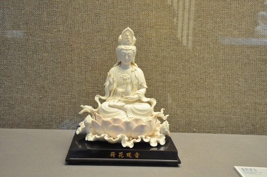 白玉佛像