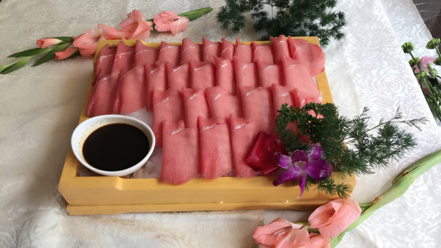 生吃肥牛