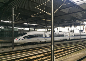 高鐵站和諧號列車