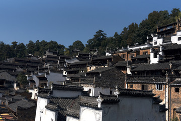 婺源篁嶺景區(qū)曬秋美宿徽派建筑