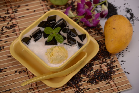 榴蓮白雪黑涼粉