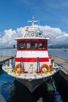海邊快艇游艇