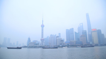 霧中的上海外灘