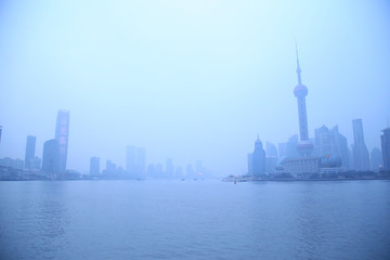 霧中的上海陸家嘴