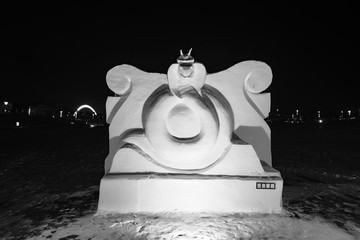 十二生肖蛇雪雕