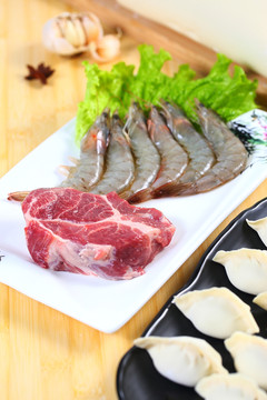 精肉鮮蝦水餃