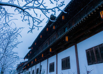 雪中的杭州的香積寺