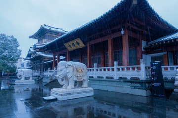 雪中的杭州的香積寺