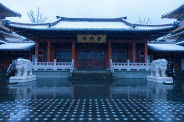 雪中的杭州的香積寺