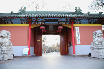 上海交通大學(xué)校門(mén)