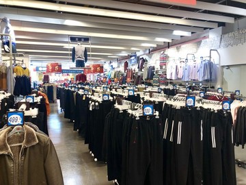 衣服專賣區(qū)