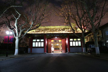 上海交通大學校門夜景