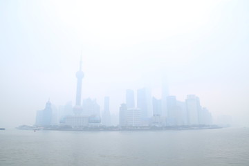 晨霧中的上海
