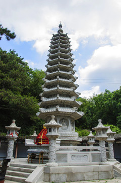 千山大佛寺風(fēng)景區(qū)釋迦牟尼舍利塔