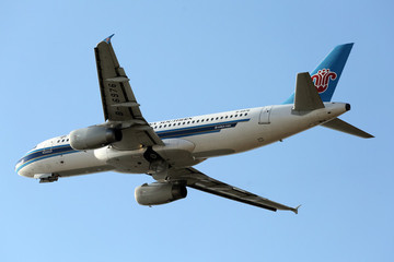 南方航空飛機(jī)起飛