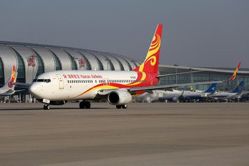 海南航空飛機(jī)在沈陽(yáng)機(jī)場(chǎng)