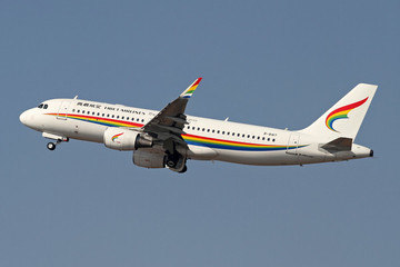 西藏航空飛機(jī)起飛