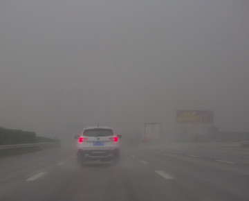雨霧高速公路