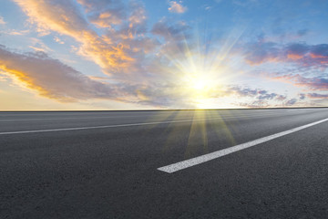 天空云彩和道路交通