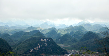 霧鎖群山