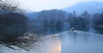 水墨江南山水畫