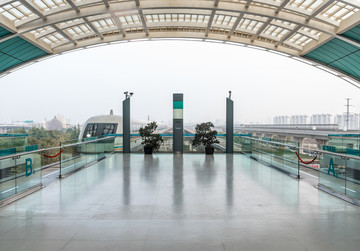 上海磁懸浮列車龍陽路站站臺