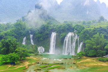 山水風(fēng)光大瀑布