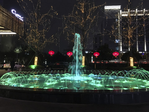 城市夜景噴泉