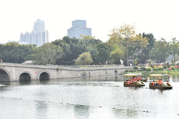 公園湖景