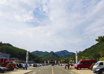 千山正門公路牌樓門與千華寶杵