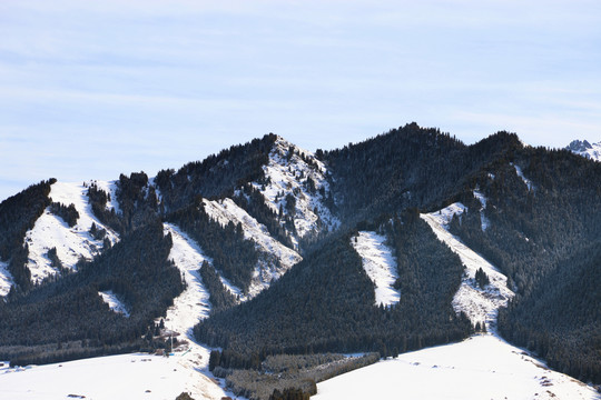 冰雪山巒