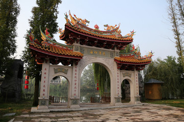 德澤四海牌樓