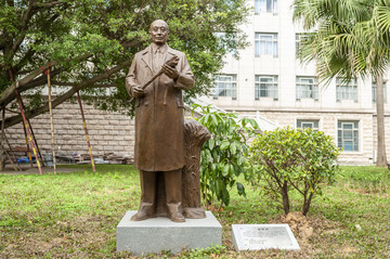 盘珠祁广西大学历史人物雕塑