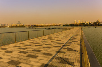 金雞湖景觀大橋