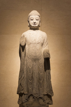 佛立像