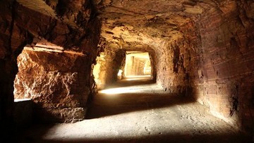 掛壁公路