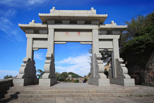 山東泰山云海之巔