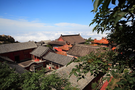 山東泰山云海之巔
