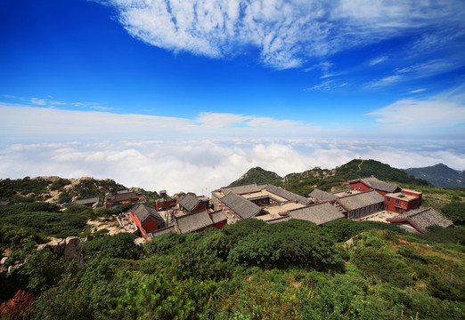 山東泰山云海之巔